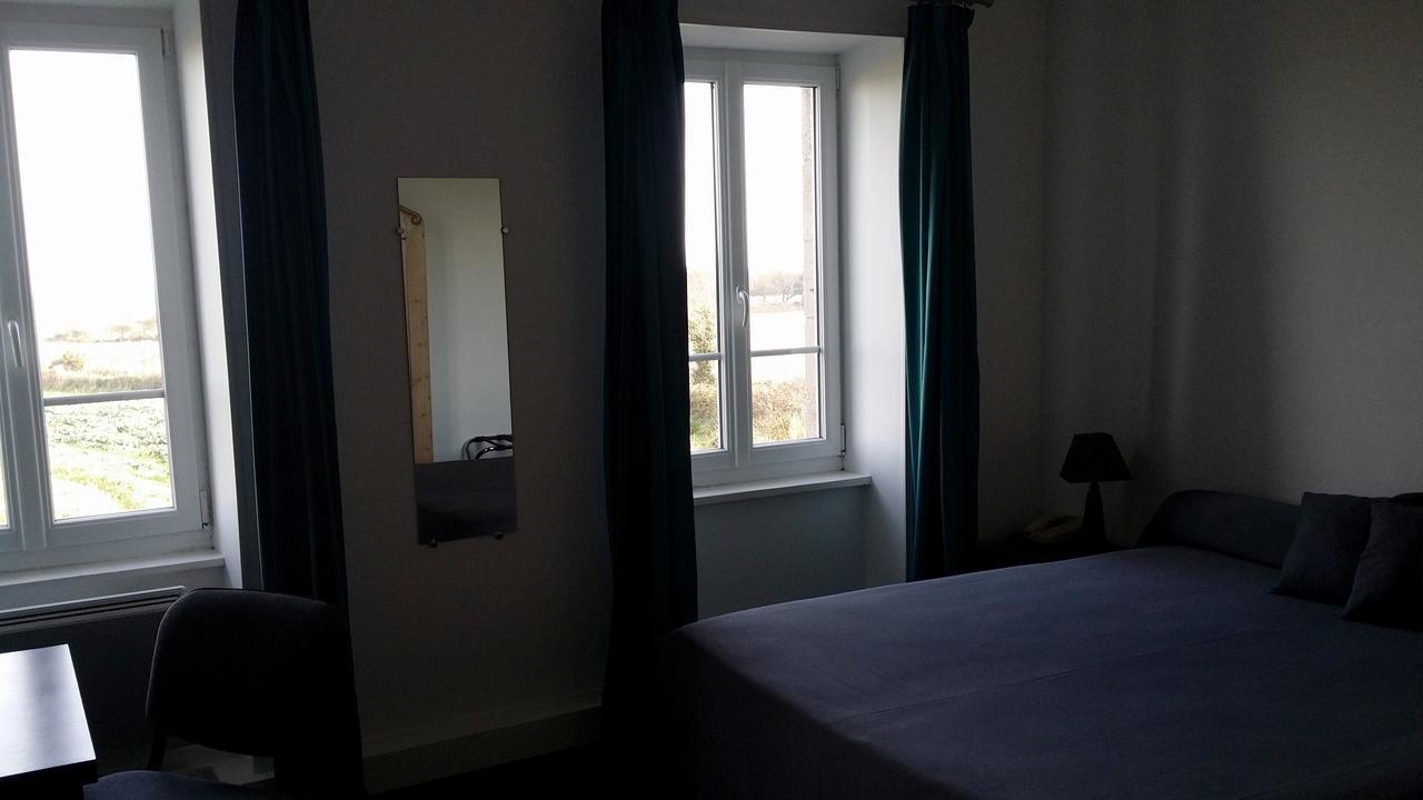 Hotel La Roche Du Marais Omonville-la-Petite Habitación foto
